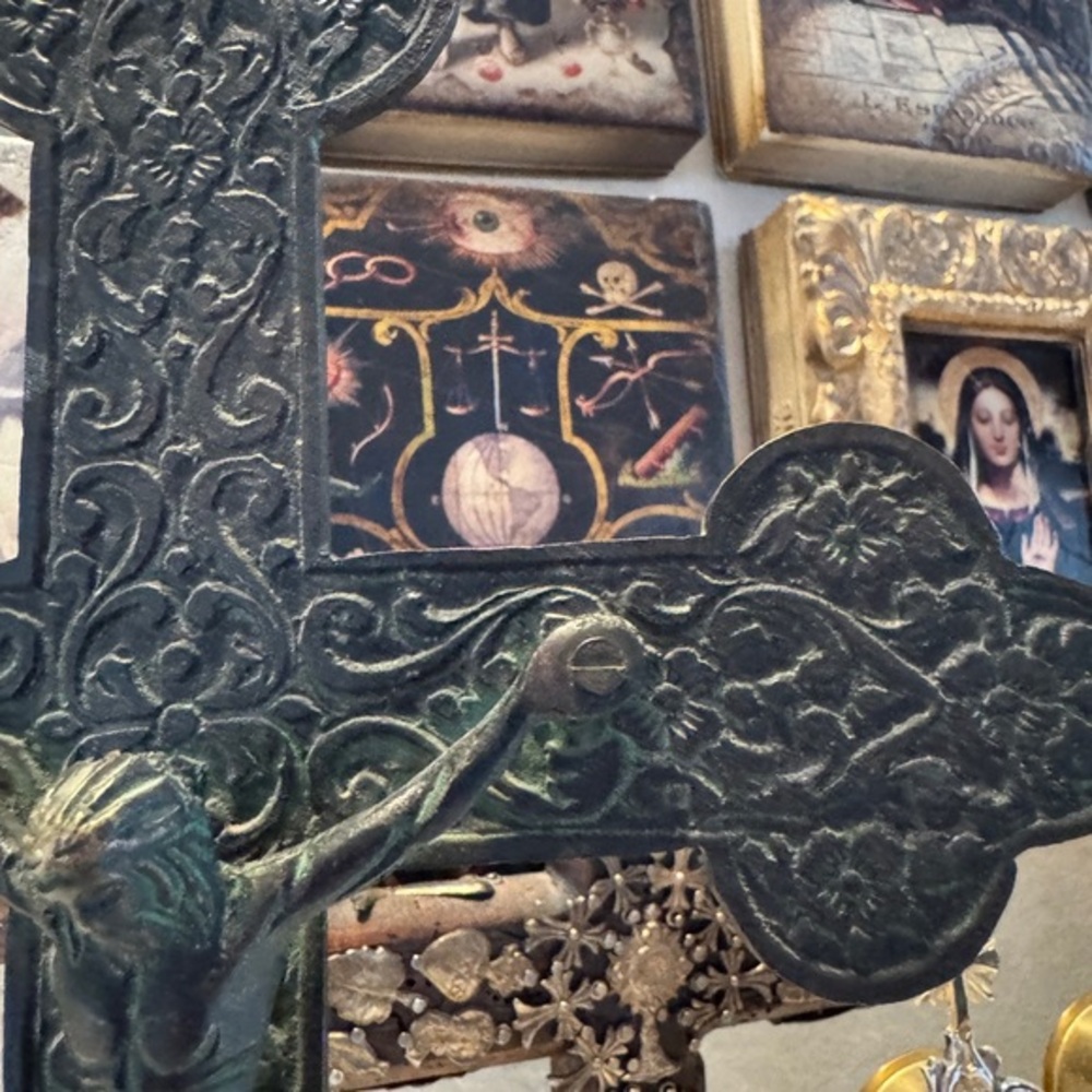 Antique Ornate Metal Crucifix with Intricate Detailing - Picture 11 of 13